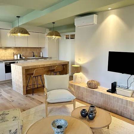 La Maison Cavet 5 Appartements De Standing Au Coeur Du Village Sanary-sur-Mer Exterior photo